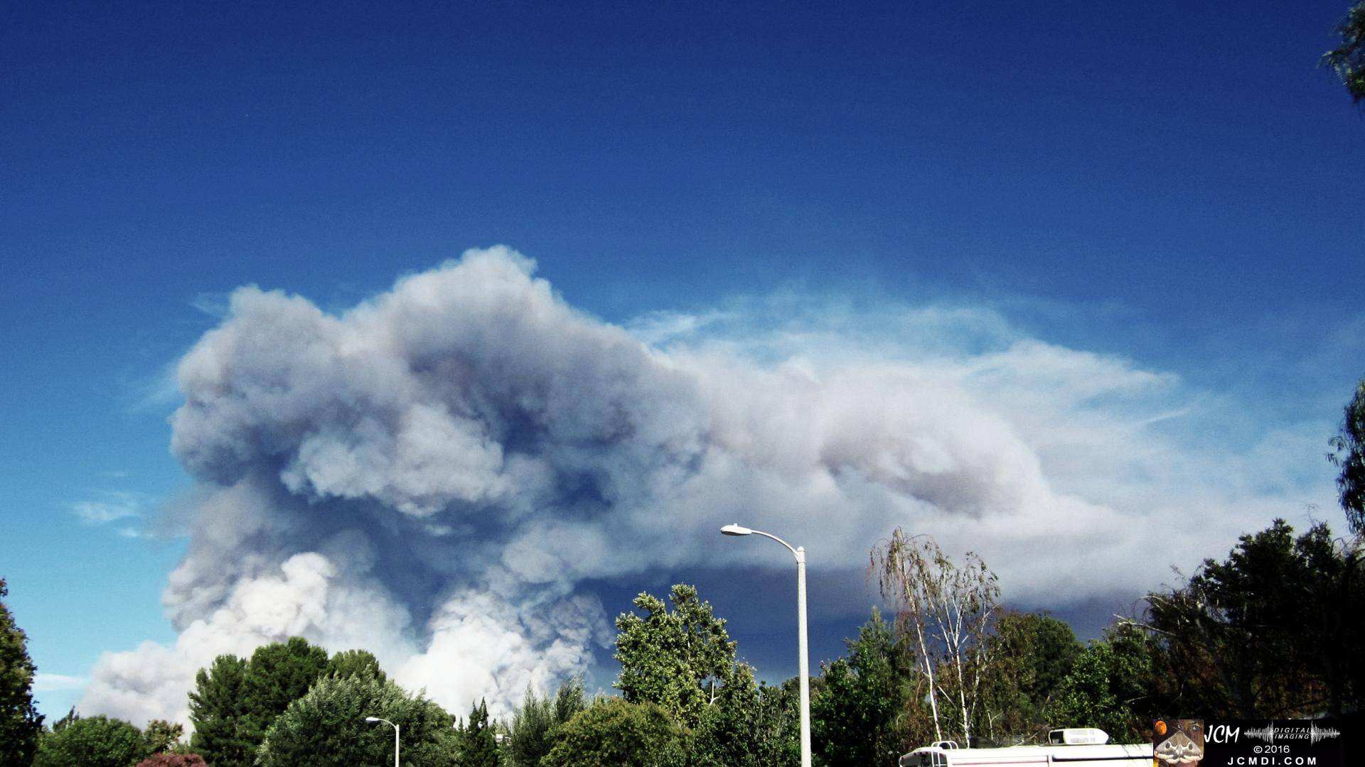 Sand fire amazing smoke plume (looks like volcano!) JCMDI.COM